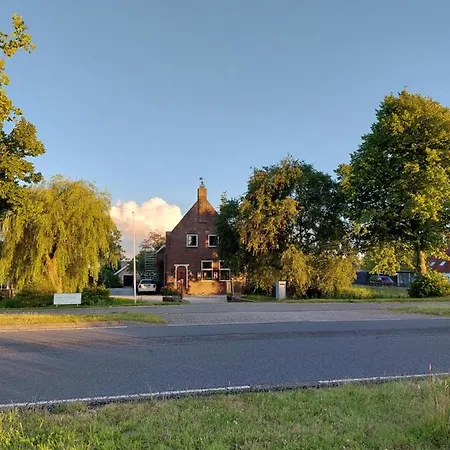 Near The Rhine - Sustainable 山林小屋