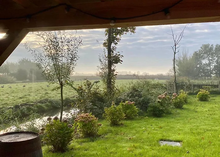 אכסניה Near The Rhine - Sustainable Hazerswoude-Rijndijk